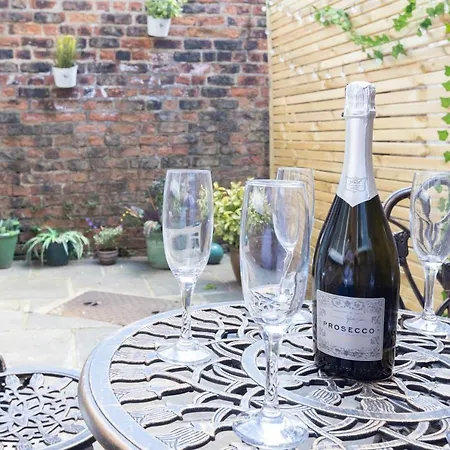 Апартаменты Bootham 32 - Free Parking - Five Minute Walk To Minster *
